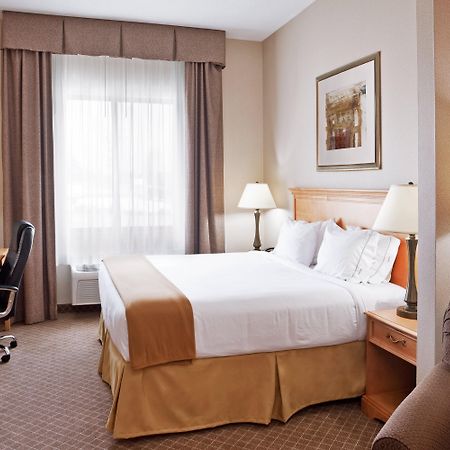 Holiday Inn Express Hotel & Suites Chesterfield - Selfridge Area By Ihg Dış mekan fotoğraf
