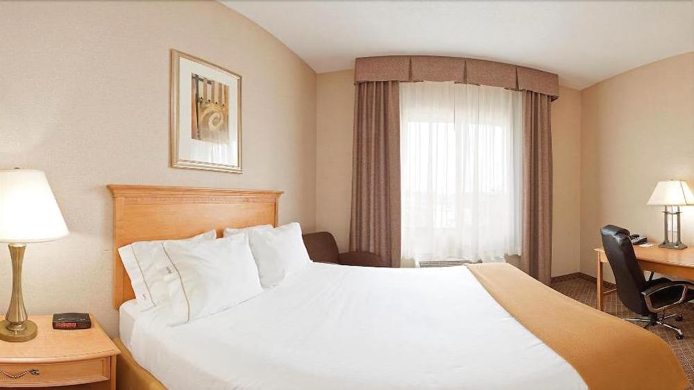 Holiday Inn Express Hotel & Suites Chesterfield - Selfridge Area By Ihg Dış mekan fotoğraf