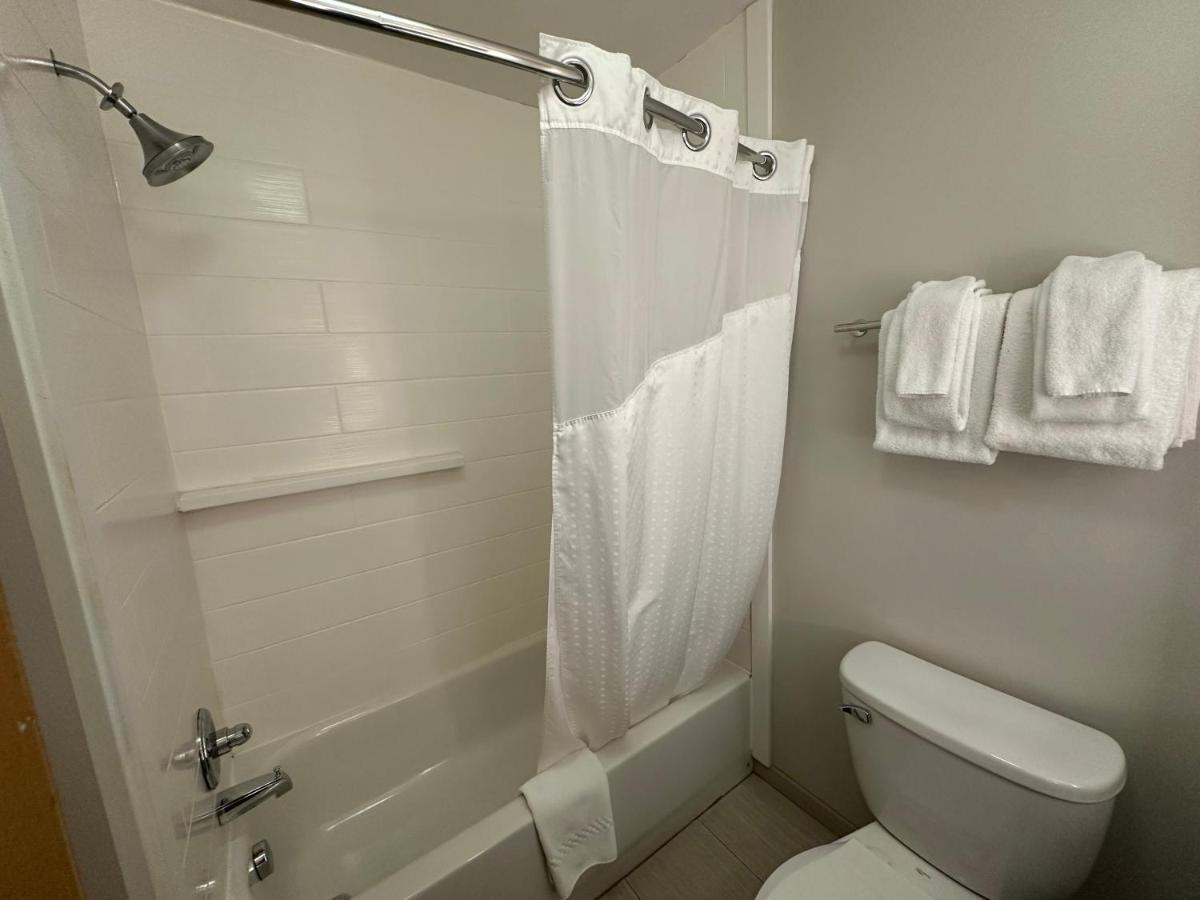 Holiday Inn Express Hotel & Suites Chesterfield - Selfridge Area By Ihg Dış mekan fotoğraf