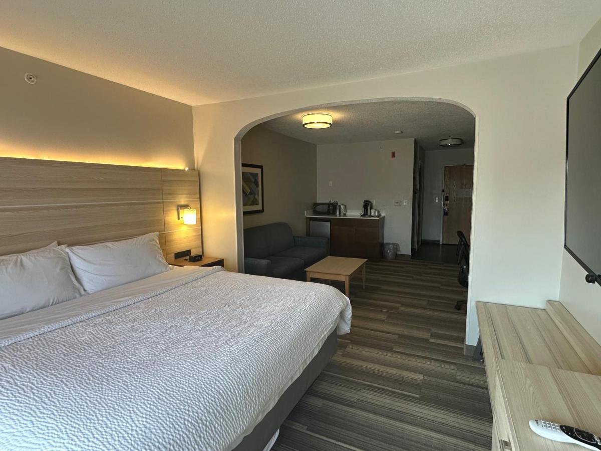 Holiday Inn Express Hotel & Suites Chesterfield - Selfridge Area By Ihg Dış mekan fotoğraf